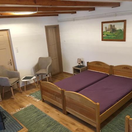 Devenyi Vendeghaz Apartment Csesznek Bagian luar foto