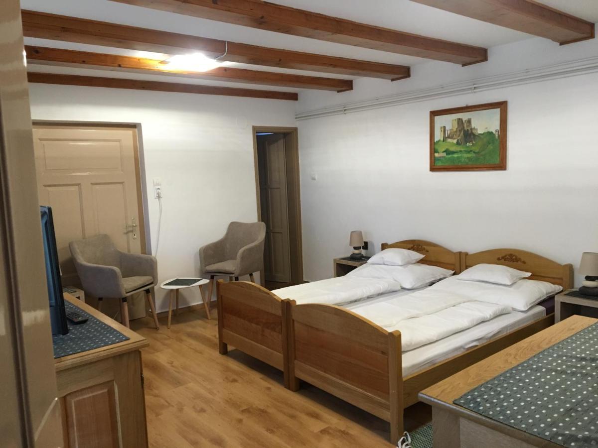 Devenyi Vendeghaz Apartment Csesznek Bagian luar foto