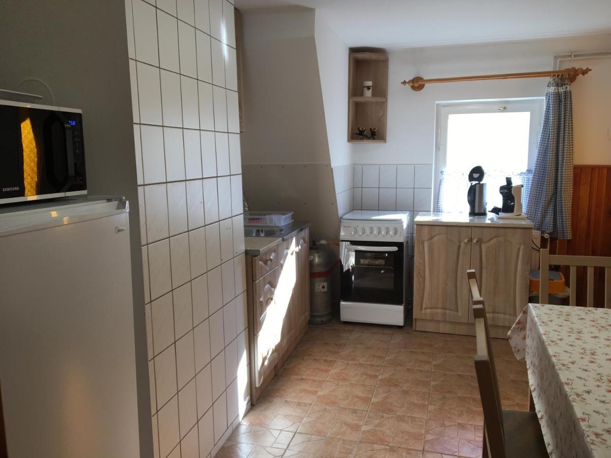 Devenyi Vendeghaz Apartment Csesznek Bagian luar foto