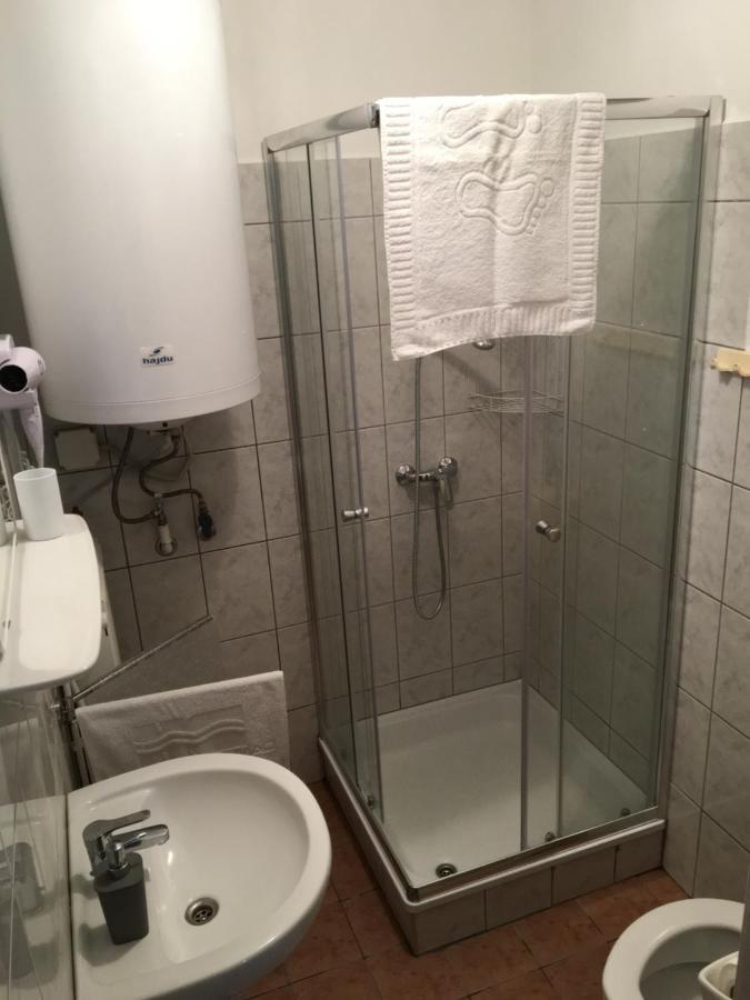 Devenyi Vendeghaz Apartment Csesznek Bagian luar foto
