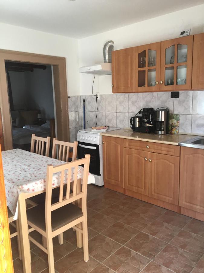 Devenyi Vendeghaz Apartment Csesznek Bagian luar foto