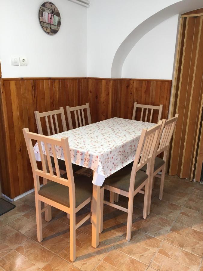 Devenyi Vendeghaz Apartment Csesznek Bagian luar foto