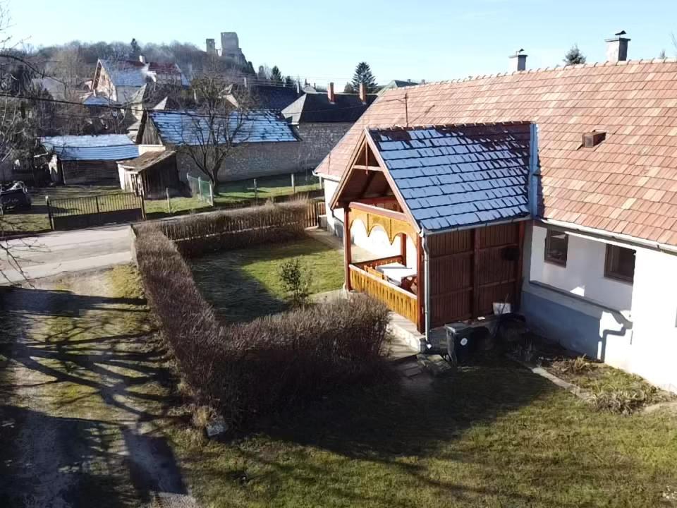 Devenyi Vendeghaz Apartment Csesznek Bagian luar foto