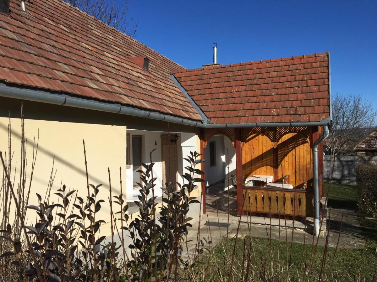 Devenyi Vendeghaz Apartment Csesznek Bagian luar foto