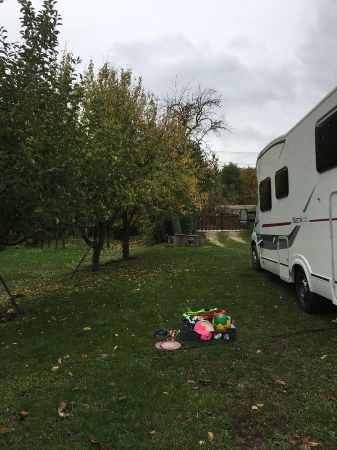 Devenyi Vendeghaz Apartment Csesznek Bagian luar foto