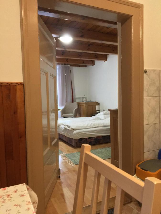 Devenyi Vendeghaz Apartment Csesznek Bagian luar foto