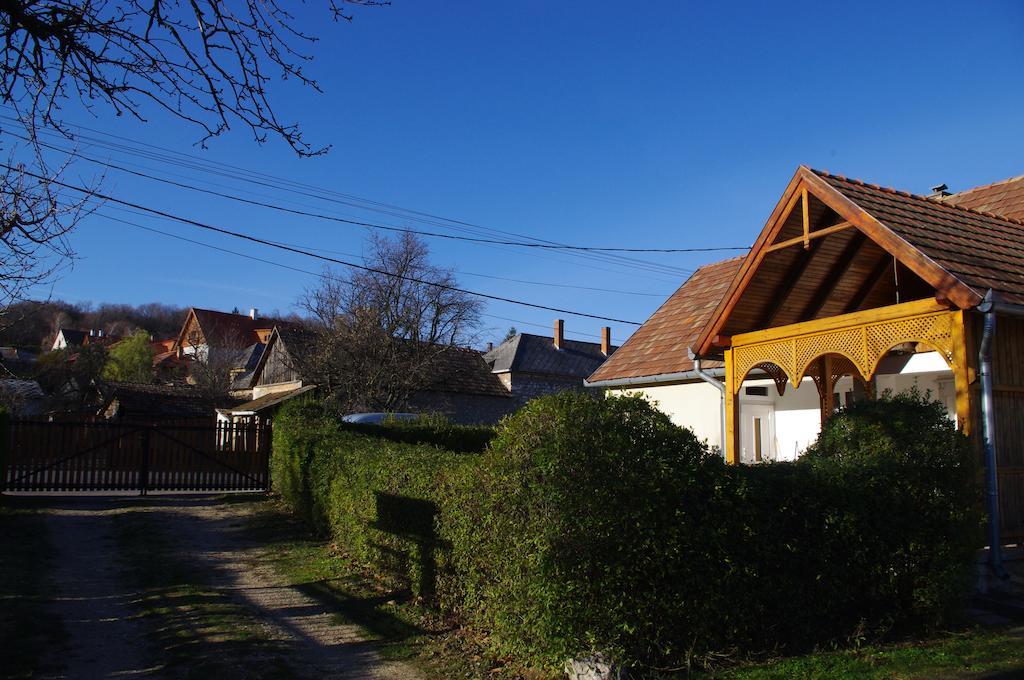 Devenyi Vendeghaz Apartment Csesznek Bagian luar foto